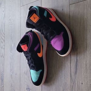Air Jordan 1 Mid GS Size 3 Youth